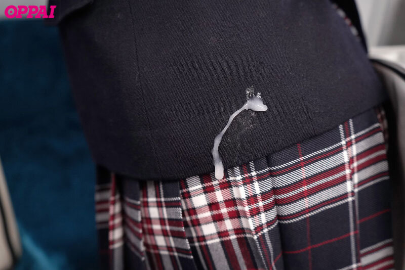 ＜JK＞ 雨の日の最終電車で痴●され助けを求めて降りた場所は無人駅。凍...