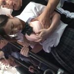 ＜JK＞ 満員バスで背後から制服越しにねっとり乳揉み痴●され腰をクネらせ感じまくる巨乳女子校生 2 『高画質』