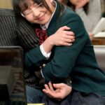 ＜JK＞ 家族がいるのに大好きな叔父さんの膝の上でこっそりチ○ポ挿入そのまま中出しまでさせてしまう姪っ子2 『高画質』