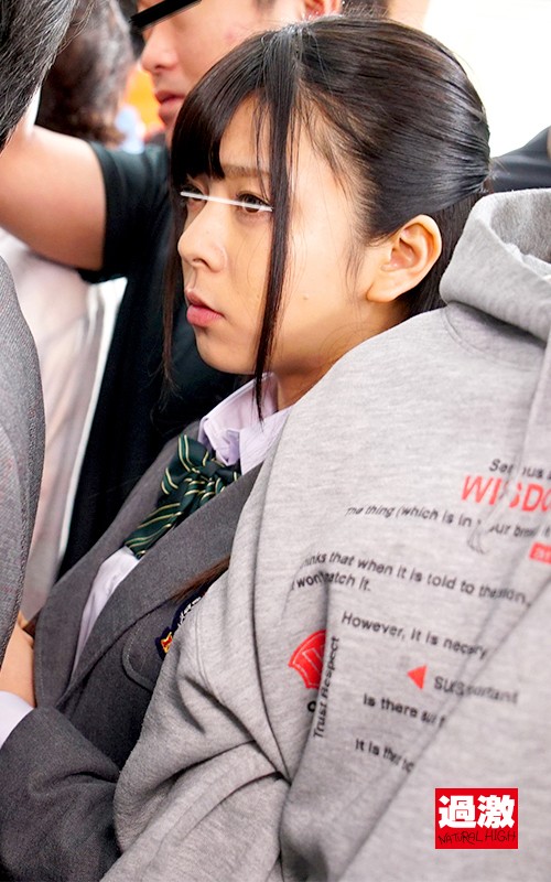 ＜JK＞ 痴●師に服の中で乳首をイジられ敏感すぎて抵抗できない美乳女3...