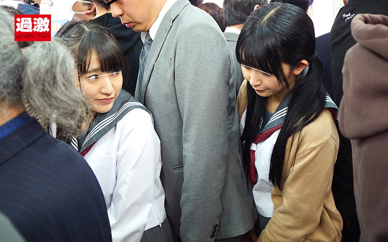 ＜JK＞ 前から後ろから密着する挟み撃ち痴●で強精射精させるW痴女子○...