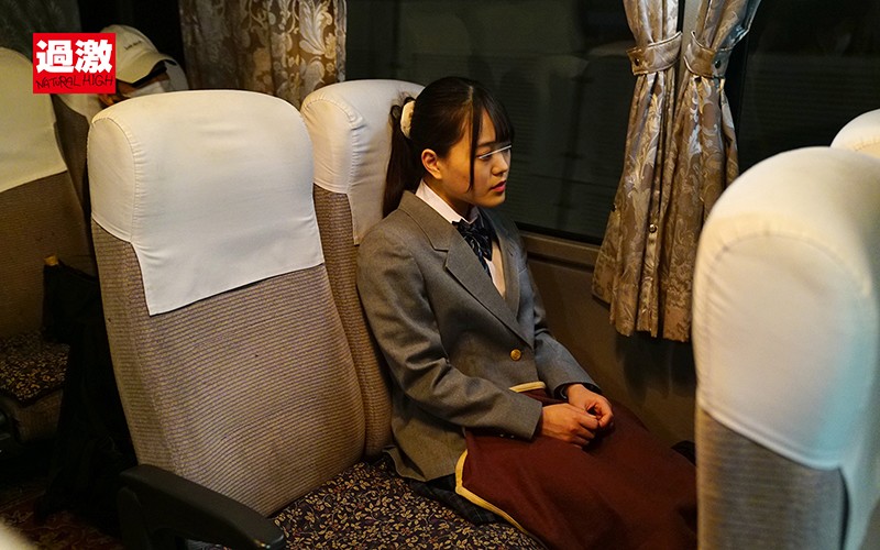 ＜JK＞ 夜行バスで声も出せずイカされた隙に生ハメされた女はスローピス...