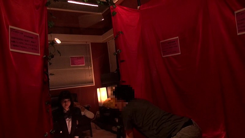 ＜JK＞ 限りなくアウトなJK見学店に潜入！巨乳押しつけ密着を執拗に繰...