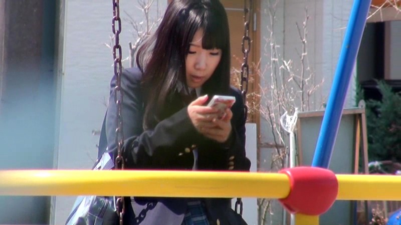 ＜JK＞ 痴●中に逃げたJKを尾行したら、物陰でこっそりオナニーをはじ...