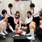 ＜JK＞ まさか！学年のトップクラス女子と冴えないボクが中出しイチャラブセックス！廃部寸前の我が囲碁部に、放課後の溜まり場が欲しい強気女子たちが、押し入ってきて我が物顔で部室を占拠された！やりたい放題の女子たちに部室の隅に追いやられるボクたち。 『高画質』