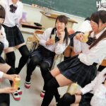 ＜JK＞ ニーハイ×ミニスカ女子にモテまくりでヤリまくり！！ボクが入った学校は昨年まで女子校で今年から共学になった！！中学時代は女子とは全く無縁… 『高画質』