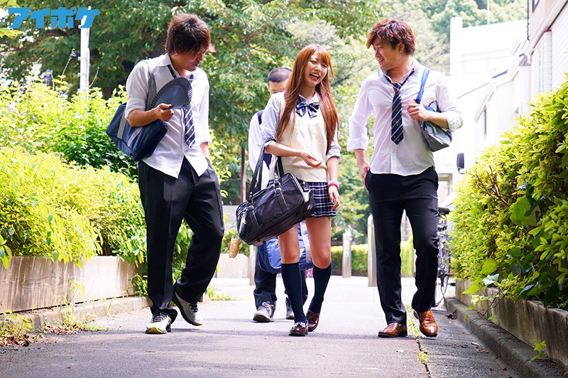 ＜JK＞ ボク以外のクラス全員とヤリまくりの西宮をチ○ポ堕ちするまでじ...