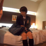 ＜JK＞ 制服姿でパパ活するウブな敏感娘は何度もガチイキ絶叫して剛毛マ●コに生中出しされ放心状態 向井藍 『高画質』