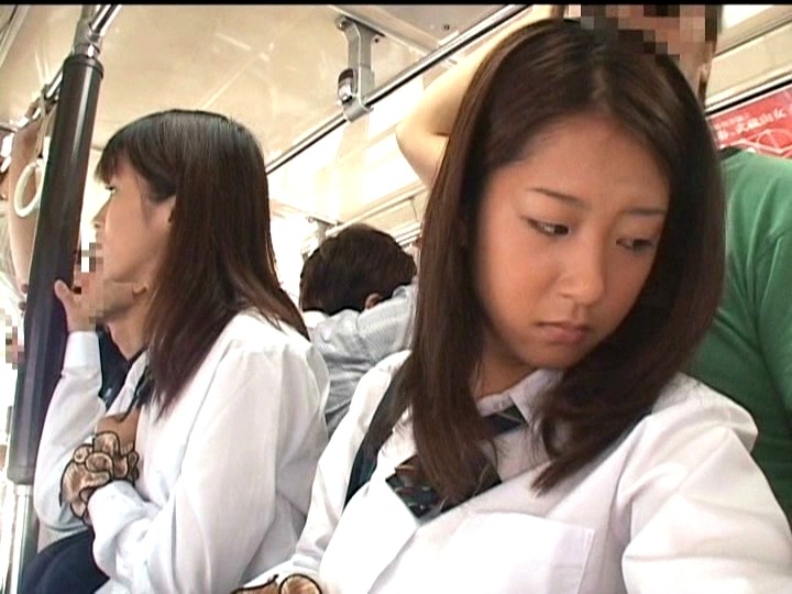 ＜JK＞ いつも一緒の女子校生2人組を同時痴●でみせつけて感じさせろ！...