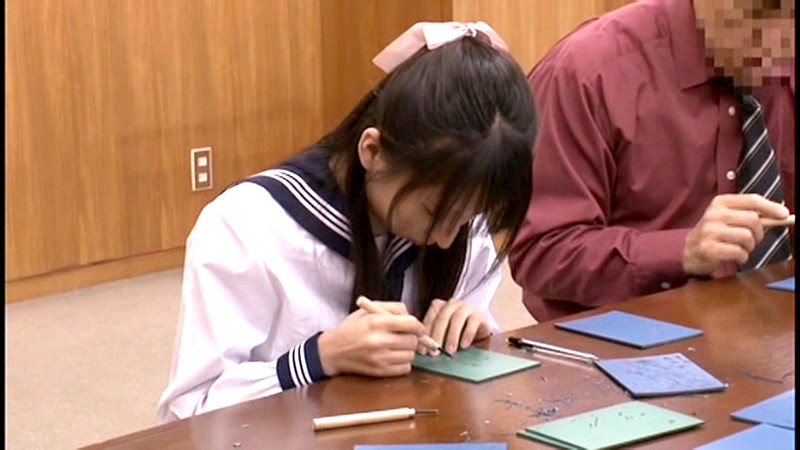 ＜JK＞ 美術館で白い本気汁を恥ずかしいほど垂れ流す敏感娘 『高画質』