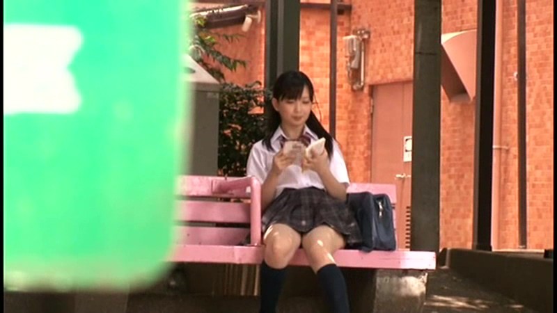 ＜JK＞ 自転車の椅子に媚薬を塗られ通学路でも我慢できずサドルオナニー...