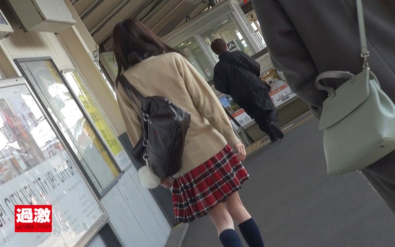 ＜JK＞ スカートの中の股間いじりでパンティは愛液まみれ！ねっとり指一...