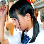 ＜JK＞ 満員バスで背後から制服越しにねっとり乳揉み痴●され腰をクネらせ感じまくる巨乳女子○生8 『高画質』