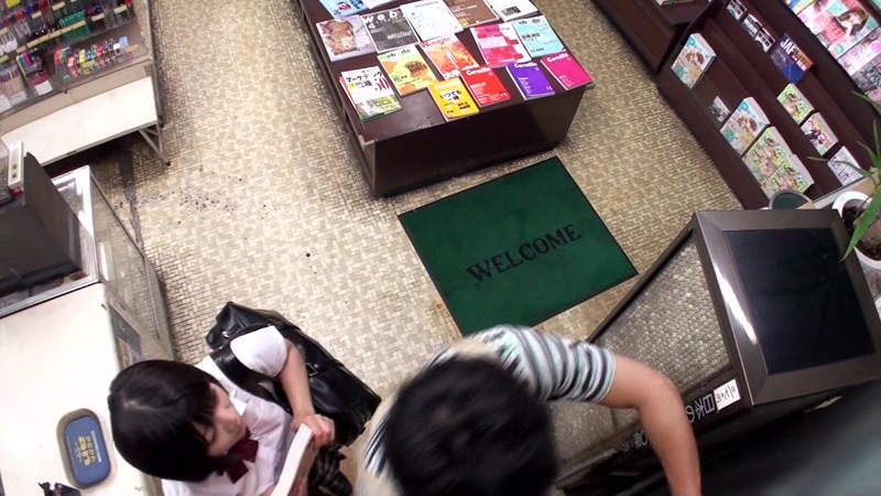 ＜JK＞ 本屋に参考書を買いに来た真面目でおとなしそうな女子校生に媚薬...