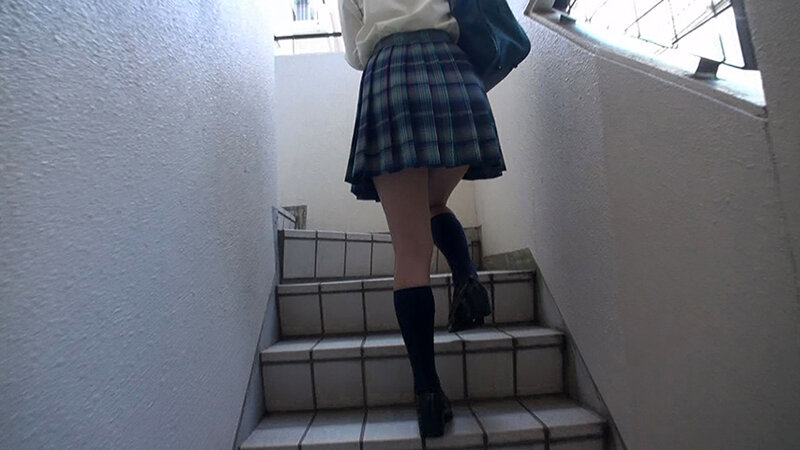 ＜JK＞ 階段女子校生 やっぱり美脚女子校生の制服のスカートの中が覗き...