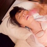 ＜JK＞ 初心で可愛い素人女子校生がオジサンの18センチデカチンを前に「えっ！すごい…」と赤面！電マやカチカチのデカチンで寸止め生き地獄からのラップ素股でラップを突き破ったり有無を言わさずいきなりズボっと挿入！乙女のオ○ンコかき回し突きまくって放心状態の女子校生その1 『高画質』