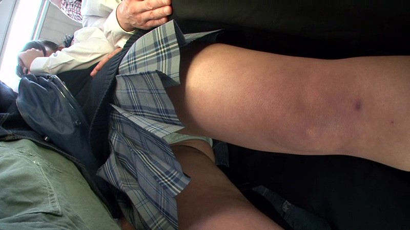 ＜JK＞ すし詰め状態の超満員電車で身動きの取れない女の子を痴●しまく...