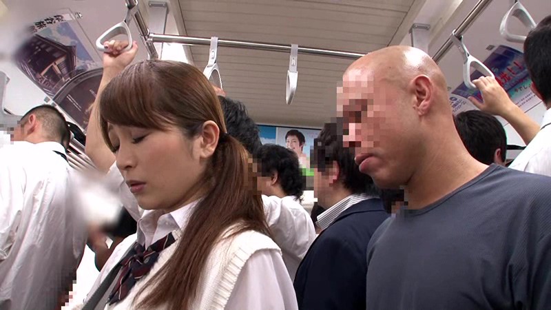 ＜JK＞ 満員電車で身動きの取れない女子校生の股間に媚薬を塗りこみ、感...