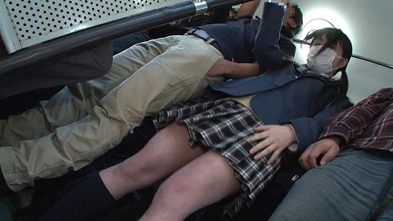 ＜JK＞ 媚薬マスク通学バス お嬢様女子校近くのバス停で媚薬を大量に染...