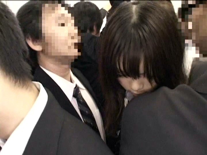 ＜JK＞ 乗車率200％超満員電車で身動きが取れない美女に後ろから前か...