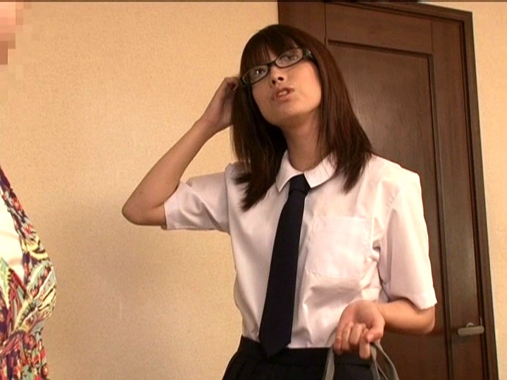 ＜JK＞ ママがいても知らないオジサンを実家の部屋に連れ込む地味っ子 ...