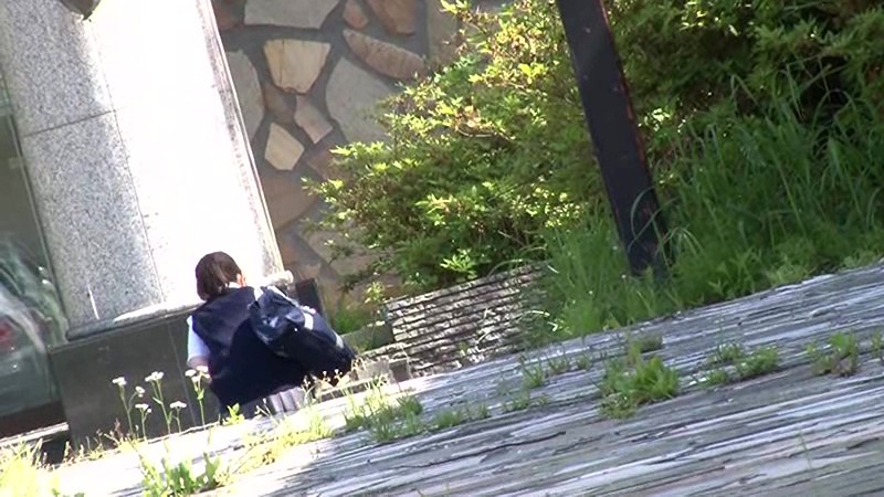 ＜JK＞ 野ション中に襲われオシッコが止まらなくて逃げられず尻肉を掴ま...