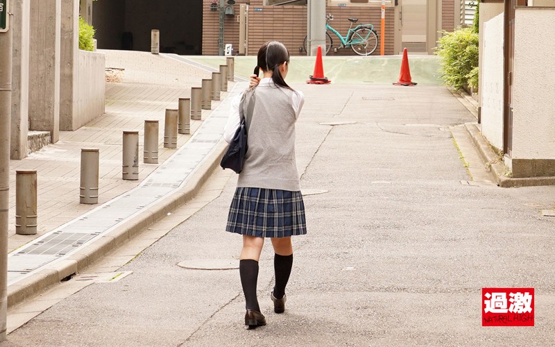 ＜JK＞ コンドームが脱げるほど媚薬でキツマンになった女子○生を無断で...