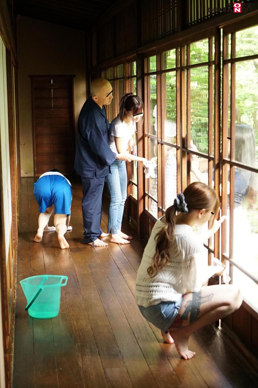 ＜JK＞ 「ひとつ屋根の下で共同生活を送るひきこもりや不良娘の駆け込み...