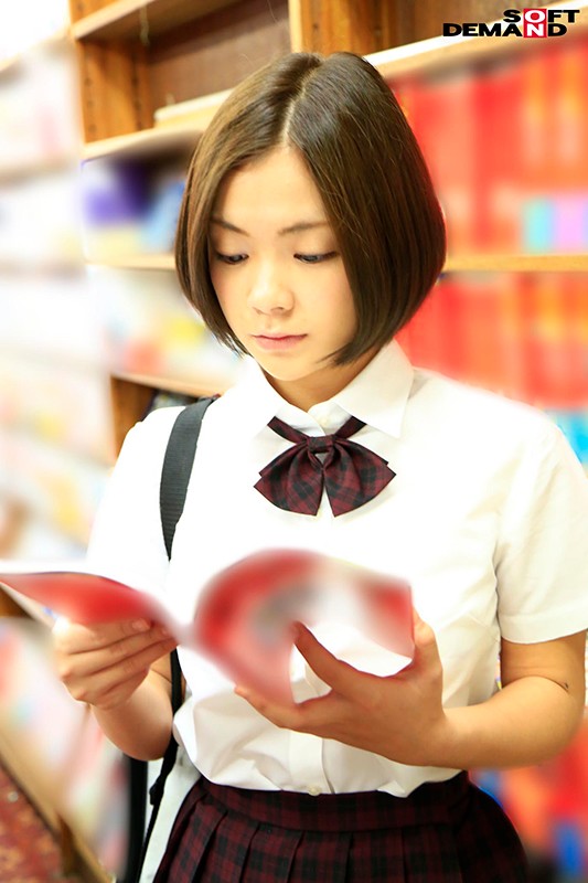 ＜JK＞ 本屋で参考書を買いに来た真面目でおとなしそうな女子○生に媚薬...