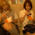 ＜JK＞ これが女学生2人の友情だ！友達が俺の勃起した生チ○ポガン突きピストンでマジイキしてるのをカメラを渡して撮影させた 『高画質』