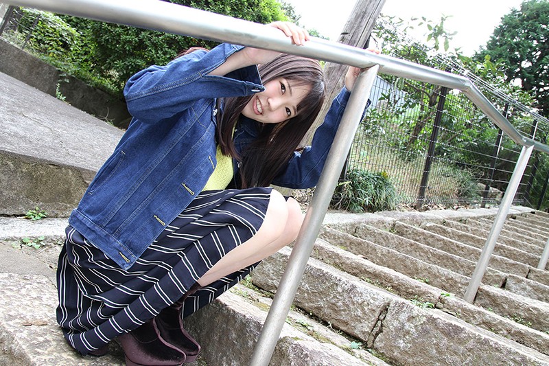 ＜JK＞ 彼氏にナイショで援交するドスケベ美少女/おじさんチンポに寝取...