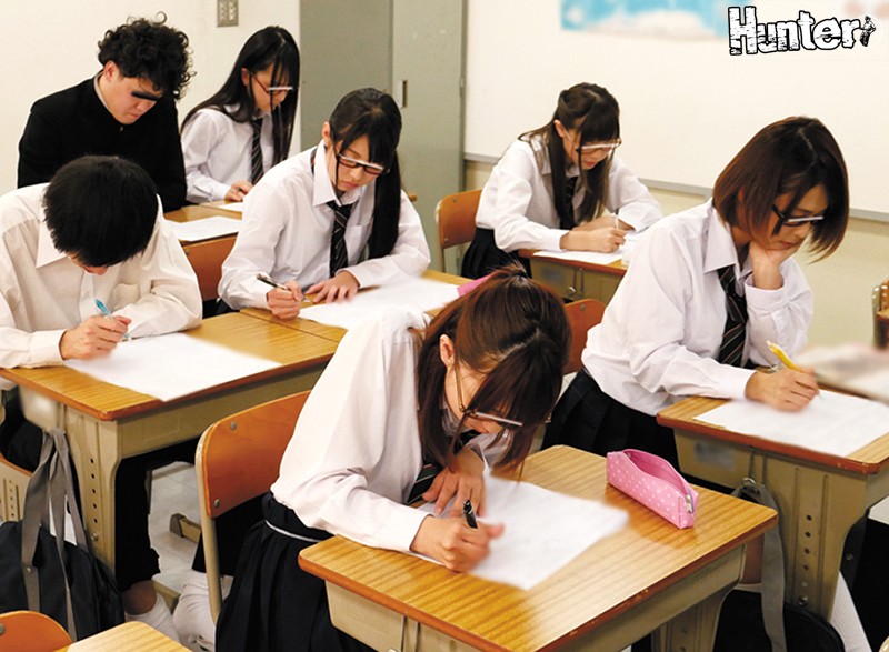 ＜JK＞ インテリヤリマン女子たちに教室で喰われまくりの学園生活！！男...