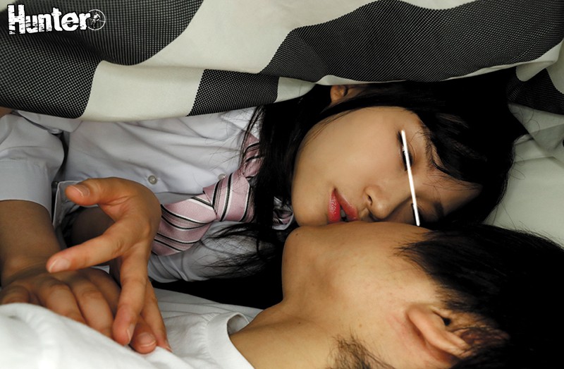 ＜JK＞ 『ねぇ唇と唇が触れなかった？』『えっ本当に！？』超密着！布団...