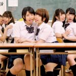 ＜JK＞ クラスの女子の間でベロチュー大流行！教室内で女子たちがチューしまくり！見ていたボクもベロチューブームに巻き込まれた。それだけでは終わらず… 『高画質』