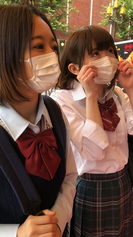 ＜JK＞ 噂の歌舞伎町Wアナル少女2人組 オジサン4人と4穴生中出しS...