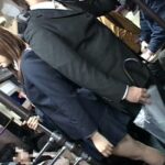 ＜JK＞ 「通学バスで尻を触っても抵抗できない女子校生に勃起チ○ポを握らせてヤらせる」 VOL.1 『高画質』