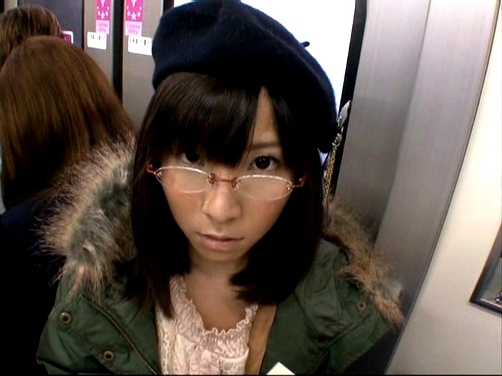 ＜JK＞ 「間違えたフリして女性専用車両に乗り込んだら車両で一番小柄な...