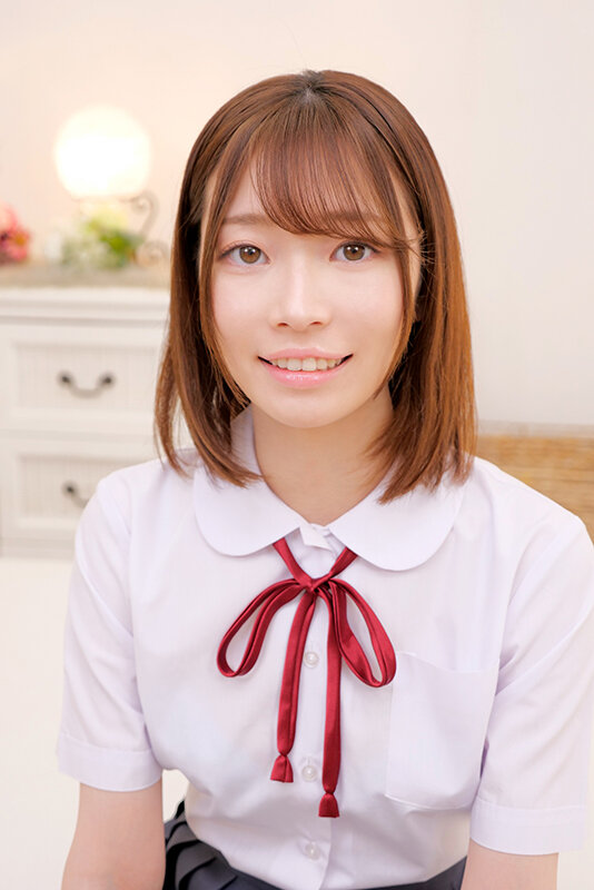 ＜JK＞ 素人女子校生限定！ パンティ素股でカチカチのAV男優ち○ぽが...