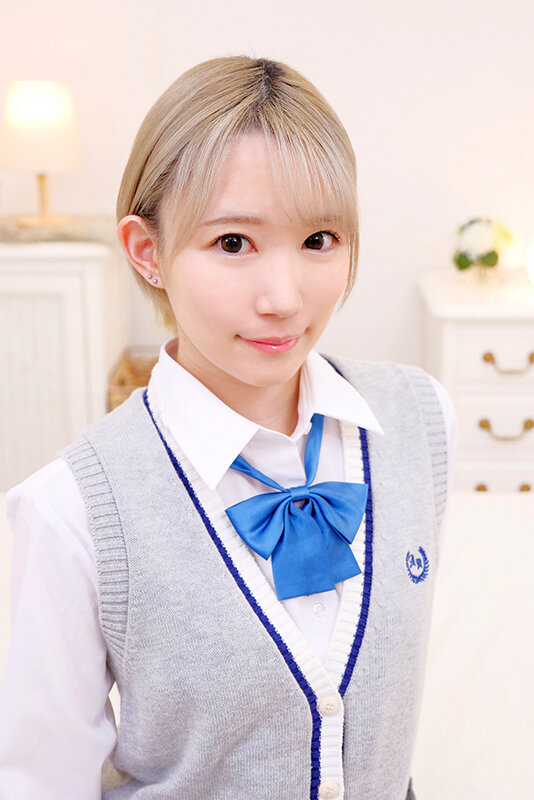 ＜JK＞ 素人女子校生限定！ パンティ素股でカチカチのAV男優ち○ぽが...