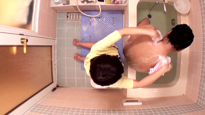 ＜JK＞ 成長した娘の裸に触れた父親はイケない事と知りつつもチ○ポを勃...