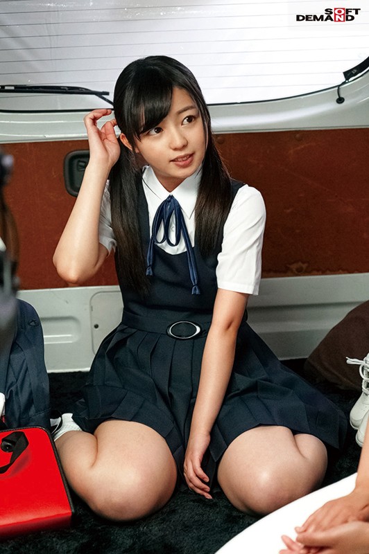 ＜JK＞ 「えっちに興味あるんですけど、処女なんです…」コンドーム自販...