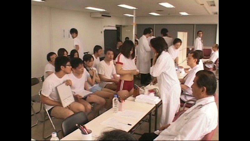 ＜JK＞ 羞恥！男の目の前で裸にされる○学生！女子大生！熟れたOL！男...