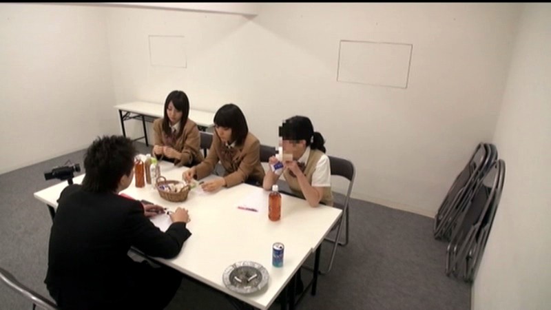 ＜JK＞ アンケート調査を実施、最後の質問項目でHな質問をぶつけ好反応...