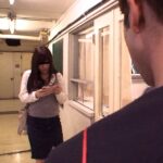 ＜JK＞ スマホゲームに夢中は危ない！STOP歩きスマホ！レアキャラGET！？歩きスマホをしている女の子に突然ディープキスする男 全国で相次ぐ社会現象！最中の痴●被害！ 『高画質』