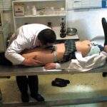 ＜JK＞ 東京スペシャル渋谷区・病院関係者より投稿 意識不明死んだ様に昏●したウンともスンとも言わない女子校生○姦動画 台の上で横たわり微動だにしない女子校生を黙々と●す禁断の映像 『高画質』