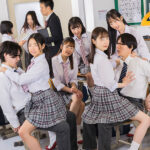 ＜JK＞ 『バレずにイケる？』教室でスカート内ちょいハメSEX！エッチな女子〇生の間で流行ってます！教室で小悪魔女子による休み時間＆放課後の危険な遊び 『高画質』