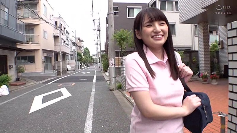 ＜JK＞ J○ノーブラとびっこ散歩！！リモバイの刺激に乳首コリコリ胸ポ...