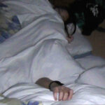 ＜JK＞ 【寝てる彼女に凸！】隣に友達が寝てるのに…【声我慢SEX！】 『高画質』