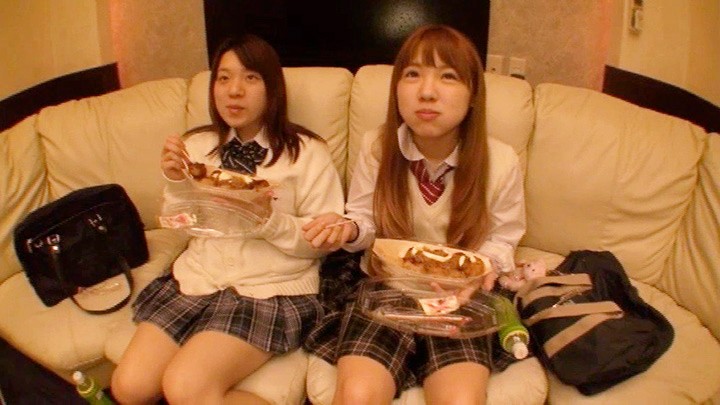 ＜JK＞ 「2人一緒サポでいいの？竿と玉と尻穴2人で舐めてくれるの？中...