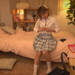 ＜JK＞ ●校生盗撮 オナニーを目撃され、エロ本盗んだ罪で弟のチ〇ポに犯●れた実はエッチ未経験なギャルJ系姉 『高画質』